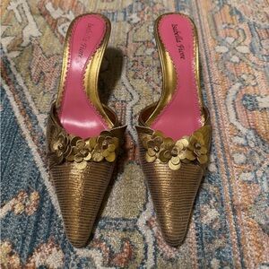 Isabella Fiore Gold Floral Mules with Pink Insole 7.5 M